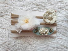 Lade das Bild in den Galerie-Viewer, White Pearl Floral Headband