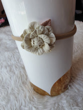Lade das Bild in den Galerie-Viewer, White Pearl Floral Headband