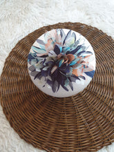 Load image into Gallery viewer, Big Daisy Flower Headband