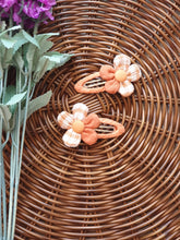 Load image into Gallery viewer, Orange Flower Snap Hairclip