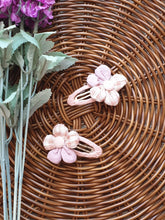 Load image into Gallery viewer, Lilac Flower Snap Hairclip
