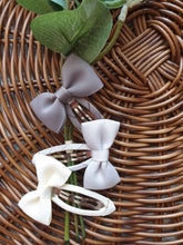 Load image into Gallery viewer, Gray 2" Bow Snap Hairclip
