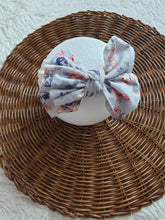 Lade das Bild in den Galerie-Viewer, 4in White Bow Headband