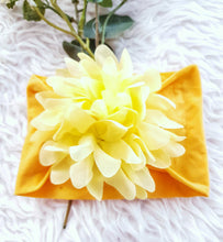 Load image into Gallery viewer, Big Daisy Flower Headband