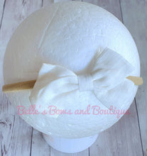Load image into Gallery viewer, Annika Linen Bow