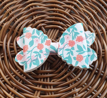 Load image into Gallery viewer, Gia Bow Clip