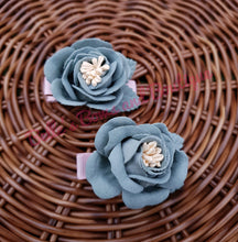 Load image into Gallery viewer, Gia's Floral Clip