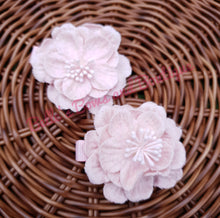 Load image into Gallery viewer, Gia's Floral Clip