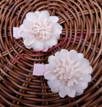 Load image into Gallery viewer, Gia's Floral Clip