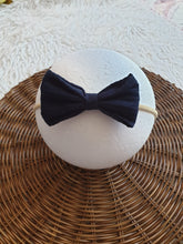 Lade das Bild in den Galerie-Viewer, Ellie&#39;s Tuxedo Bows
