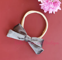 Lade das Bild in den Galerie-Viewer, Ellie&#39;s Hand-tied Headbows
