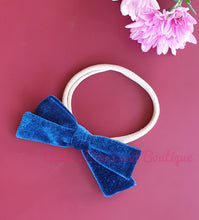 Lade das Bild in den Galerie-Viewer, Ellie&#39;s Hand-tied Headbows
