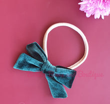 Lade das Bild in den Galerie-Viewer, Ellie&#39;s Hand-tied Headbows
