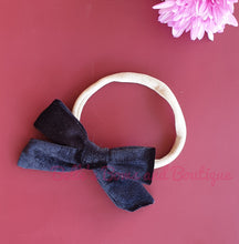 Lade das Bild in den Galerie-Viewer, Ellie&#39;s Hand-tied Headbows
