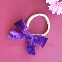 Lade das Bild in den Galerie-Viewer, Ellie&#39;s Hand-tied Headbows
