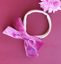 Lade das Bild in den Galerie-Viewer, Ellie&#39;s Hand-tied Headbows
