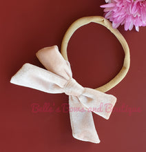 Lade das Bild in den Galerie-Viewer, Ellie&#39;s Hand-tied Headbows
