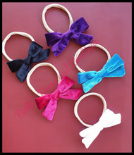 Lade das Bild in den Galerie-Viewer, Ellie&#39;s Hand-tied Headbows
