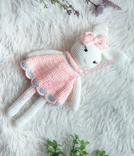 Lade das Bild in den Galerie-Viewer, Handmade Crochet Amigurumi Stuff Toy
